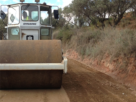 Foto 6: Compactación con rodillo vibrante