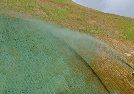 Corpi Direct® ,se puede aplicar perfectamente para la hidrosiembra en taludes. Es un aditivo no contaminante