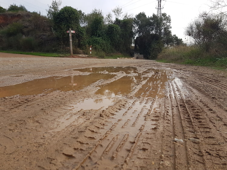 Camino en mal estado reparación de camino